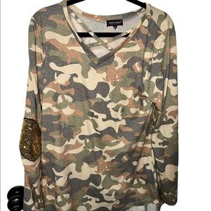 Simply Southern Camo sequence elbow patch shirt medium